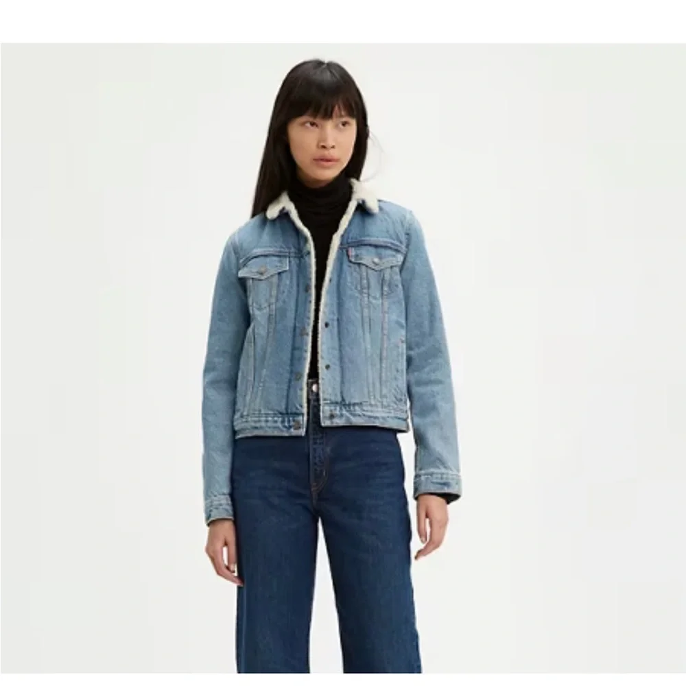 Levi’s Ex Boyfriend Trucker Sherpa Denim Jacket - Picture 13 of 13